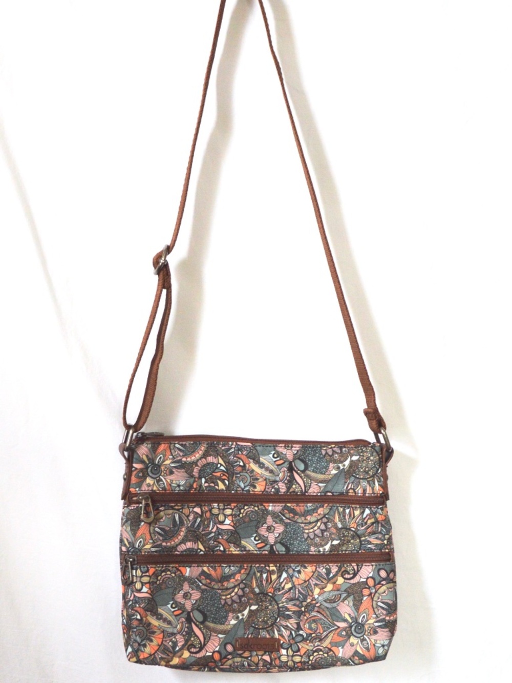 NWOT Sakroots Multicolor Floral Crossbody Bag in Siena Spirit Desert pattern